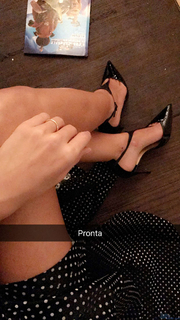 Caterina Balivo feet photo thumbnail