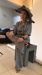 Caterina Balivo feet photo thumbnail