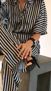 Caterina Balivo feet photo thumbnail