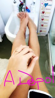 Caterina Balivo feet photo thumbnail