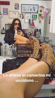 Caterina Balivo feet photo thumbnail
