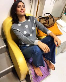 Caterina Balivo feet photo thumbnail