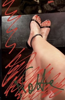 Caterina Balivo feet photo thumbnail