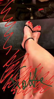 Caterina Balivo feet photo thumbnail