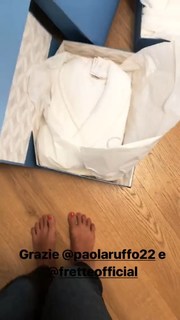 Caterina Balivo feet photo thumbnail