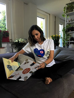 Caterina Balivo feet photo thumbnail