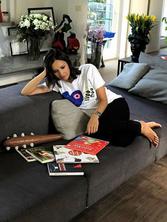 Caterina Balivo feet photo thumbnail