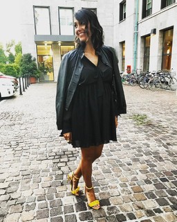 Caterina Balivo feet photo thumbnail