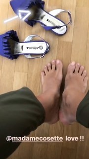 Caterina Balivo feet photo thumbnail