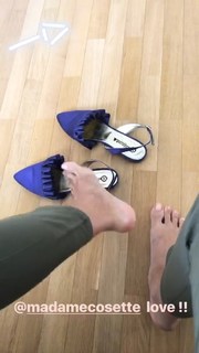 Caterina Balivo feet photo thumbnail
