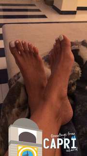 Caterina Balivo feet photo thumbnail