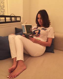 Caterina Balivo feet photo thumbnail