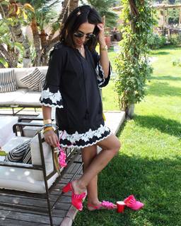 Caterina Balivo feet photo thumbnail
