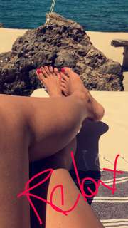 Caterina Balivo feet photo thumbnail