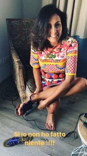 Caterina Balivo feet photo thumbnail