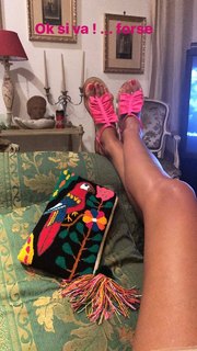 Caterina Balivo feet photo thumbnail