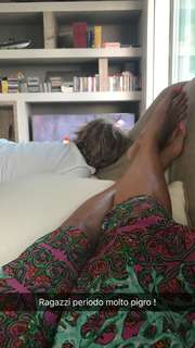 Caterina Balivo feet photo thumbnail