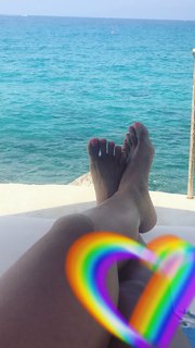 Caterina Balivo feet photo thumbnail