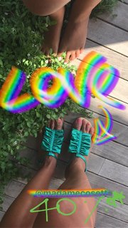 Caterina Balivo feet photo thumbnail