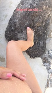 Caterina Balivo feet photo thumbnail