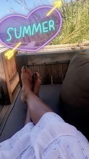Caterina Balivo feet photo thumbnail