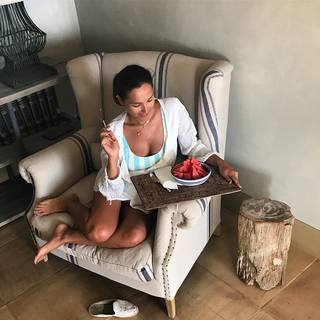 Caterina Balivo feet photo thumbnail