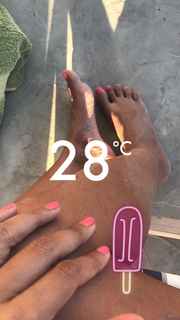 Caterina Balivo feet photo thumbnail