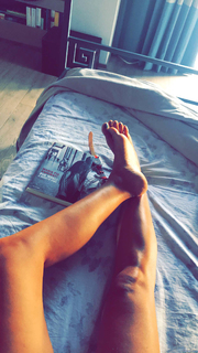 Caterina Balivo feet photo thumbnail