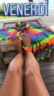 Caterina Balivo feet photo thumbnail