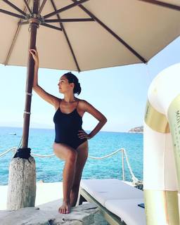 Caterina Balivo feet photo thumbnail