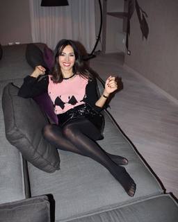 Caterina Balivo feet photo thumbnail