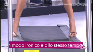 Caterina Balivo feet photo thumbnail