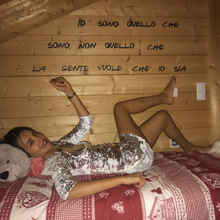 Caterina Balivo feet photo thumbnail
