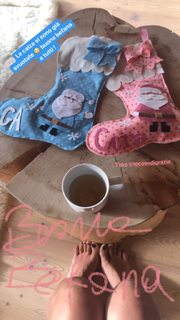 Caterina Balivo feet photo thumbnail