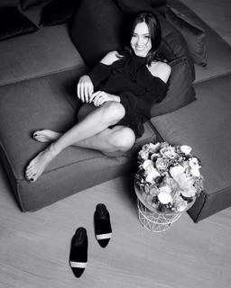 Caterina Balivo feet photo thumbnail