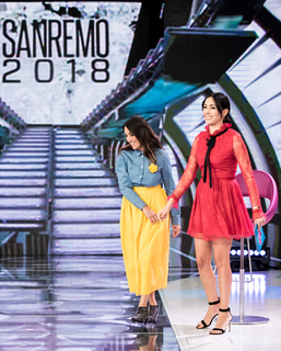 Caterina Balivo feet photo thumbnail