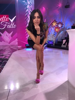 Caterina Balivo feet photo thumbnail