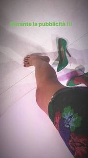 Caterina Balivo feet photo thumbnail