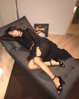 Caterina Balivo feet photo thumbnail