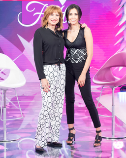 Caterina Balivo feet photo thumbnail