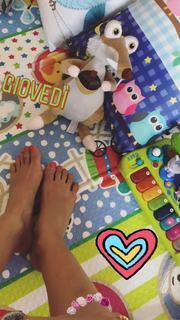 Caterina Balivo feet photo thumbnail