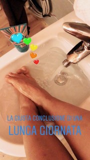 Caterina Balivo feet photo thumbnail