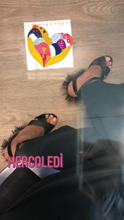 Caterina Balivo feet photo thumbnail