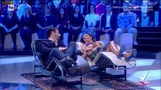 Caterina Balivo feet photo thumbnail