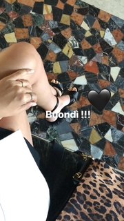 Caterina Balivo feet photo thumbnail