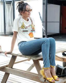 Caterina Balivo feet photo thumbnail