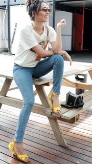 Caterina Balivo feet photo thumbnail