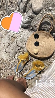 Caterina Balivo feet photo thumbnail