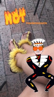 Caterina Balivo feet photo thumbnail