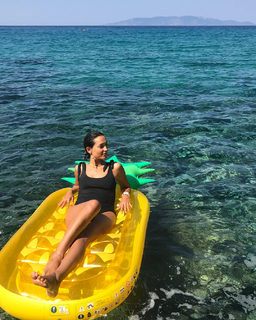 Caterina Balivo feet photo thumbnail